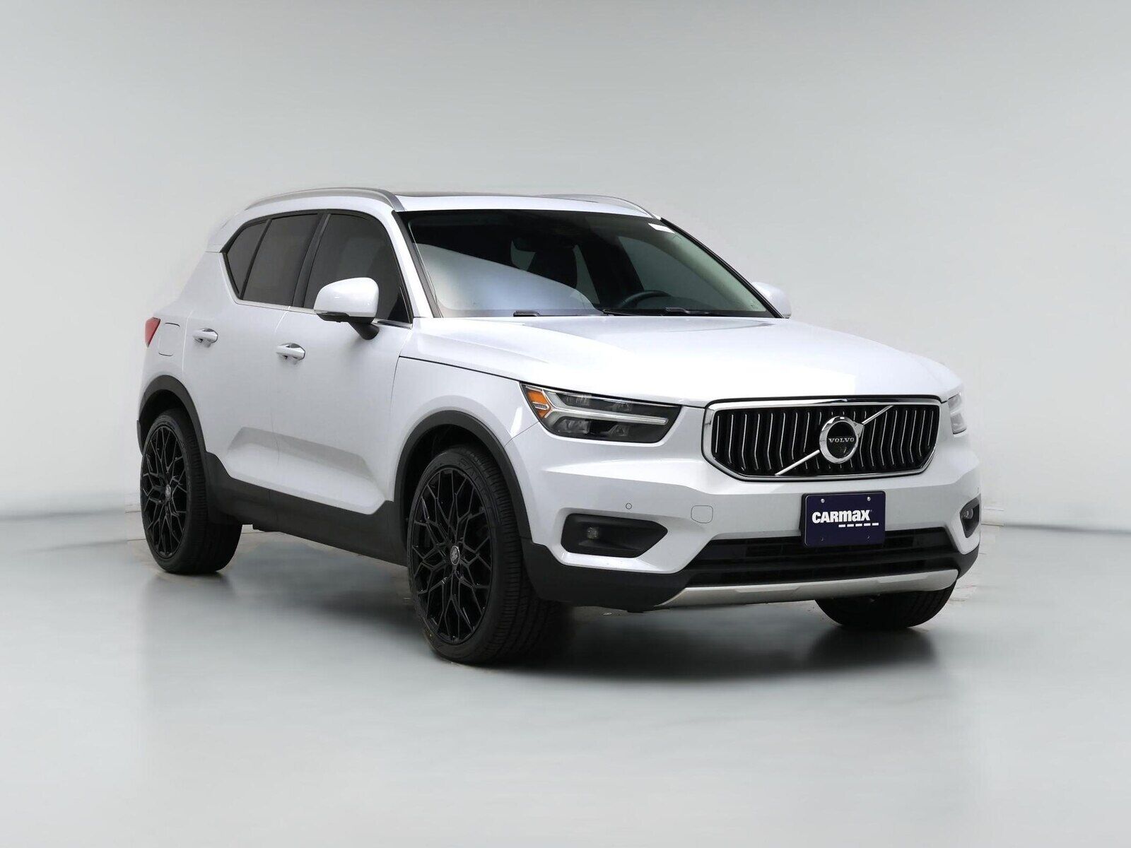 2022 VOLVO XC40