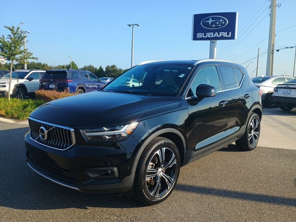 2021 VOLVO XC40