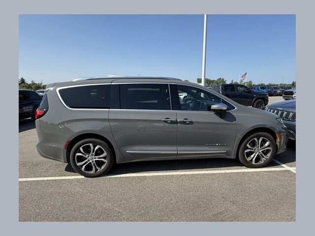 2025 CHRYSLER Pacifica