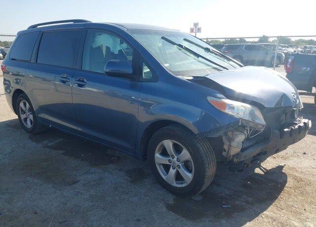 2015 TOYOTA Sienna