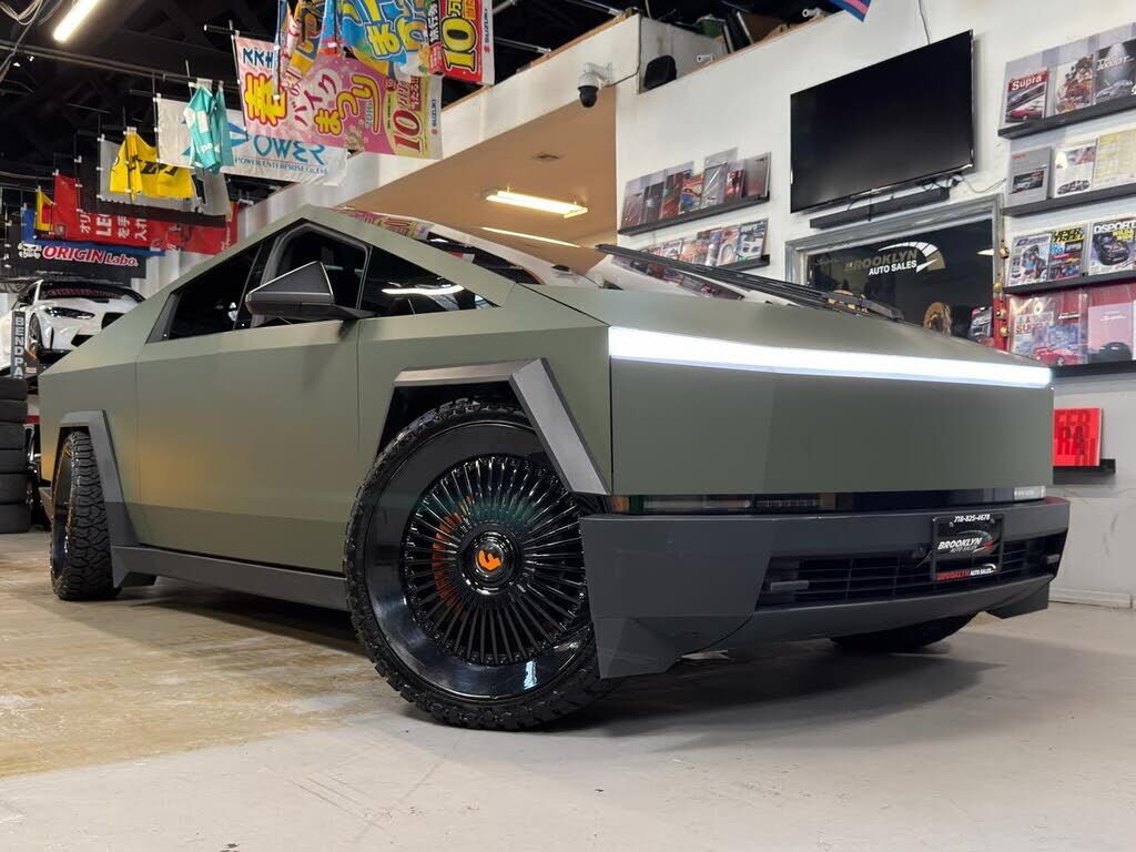 2024 TESLA Cybertruck