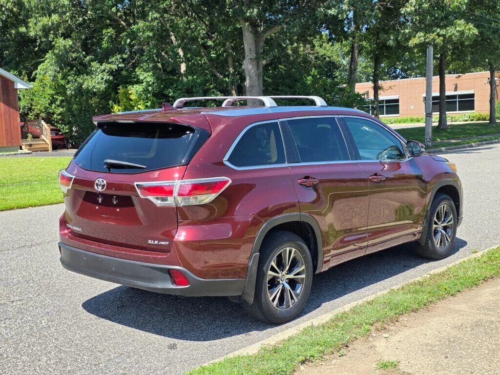 2016 TOYOTA Highlander