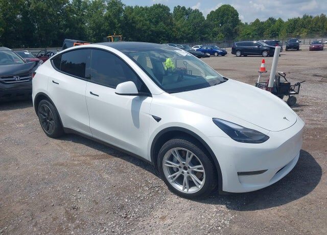 2024 TESLA Model Y