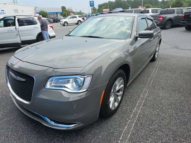 2018 CHRYSLER 300