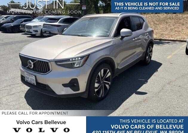2023 VOLVO XC40