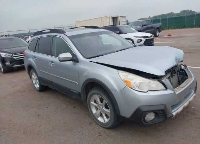2014 SUBARU Outback