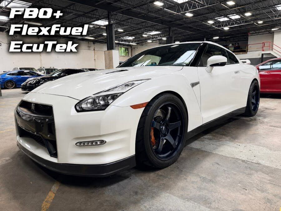 2015 NISSAN GT-R
