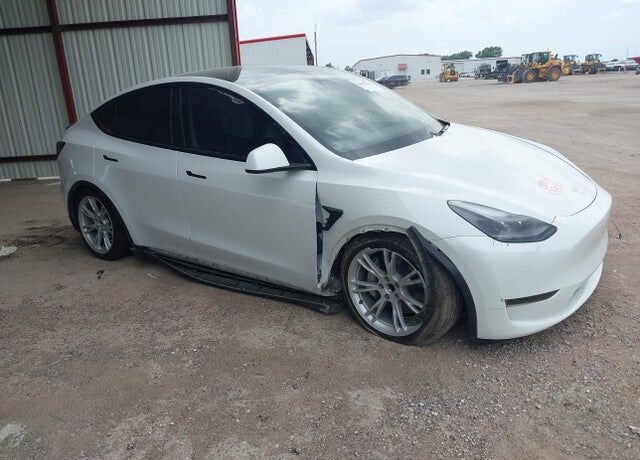 2024 TESLA Model Y