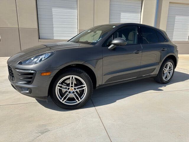 2017 PORSCHE Macan