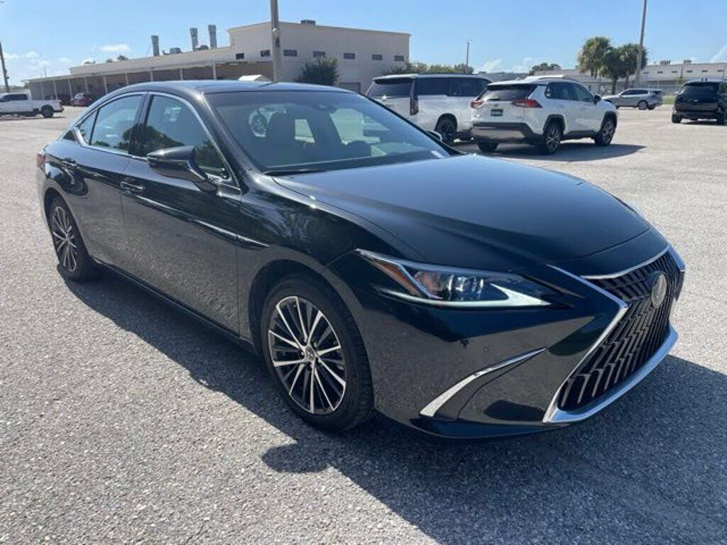 2025 LEXUS ES