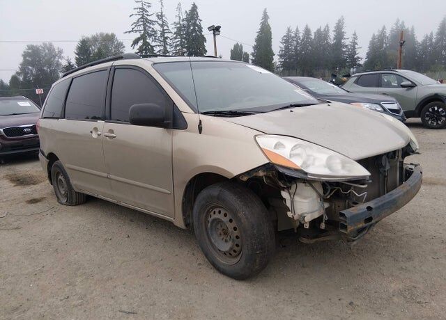 2010 TOYOTA Sienna