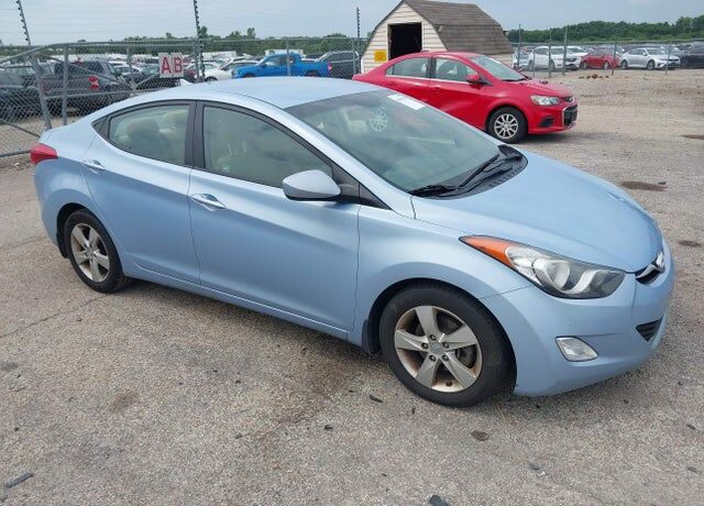 2013 HYUNDAI Elantra