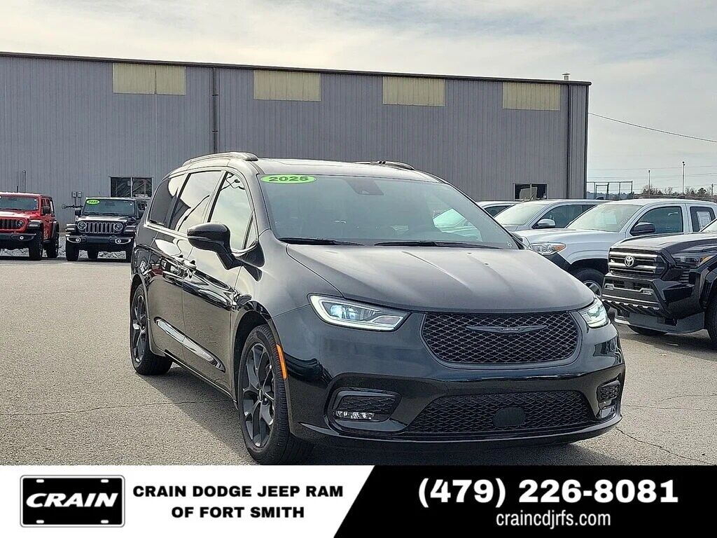 2025 CHRYSLER Pacifica