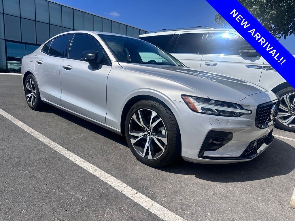 2025 VOLVO S60