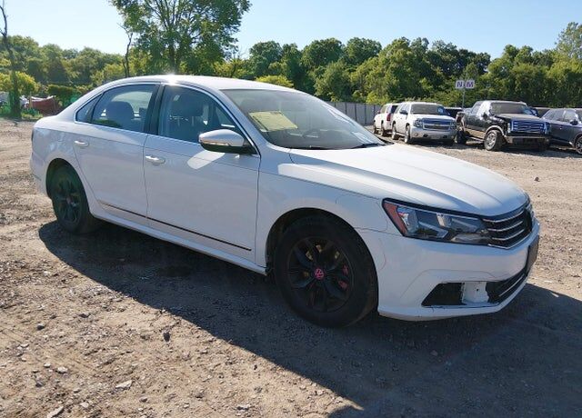 2016 VOLKSWAGEN Passat