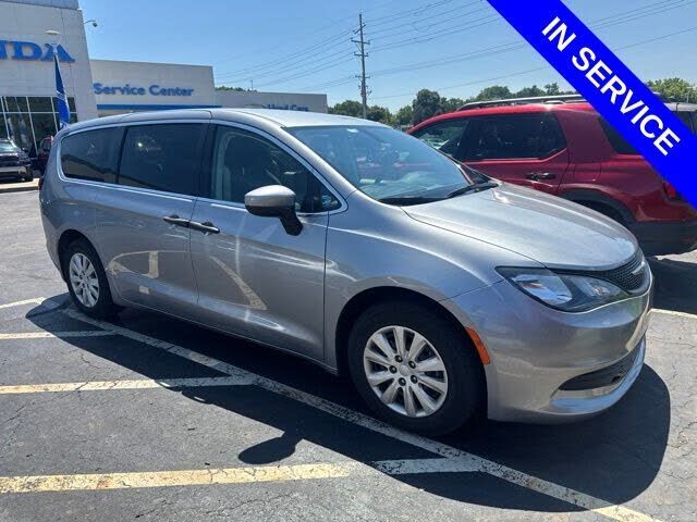 2020 CHRYSLER Voyager