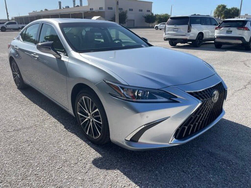 2025 LEXUS ES