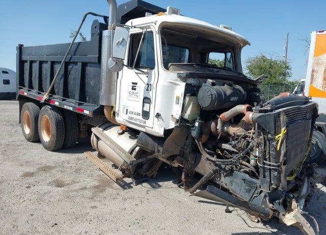 2001 MACK CH