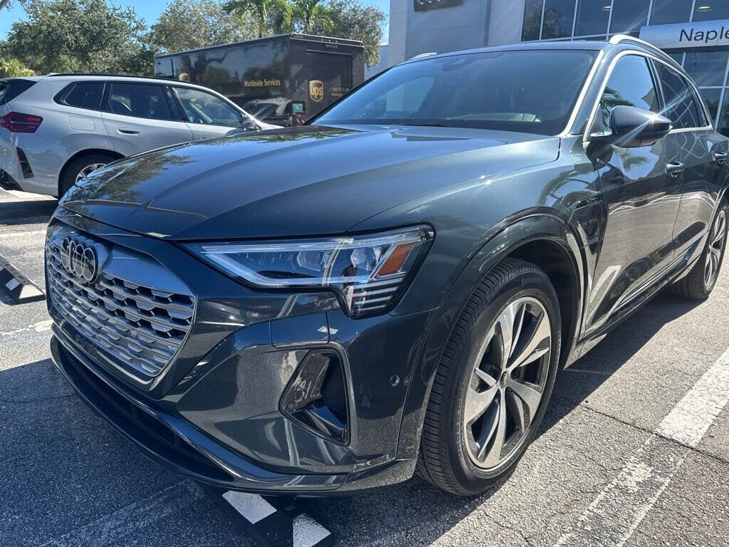 2024 AUDI Q8
