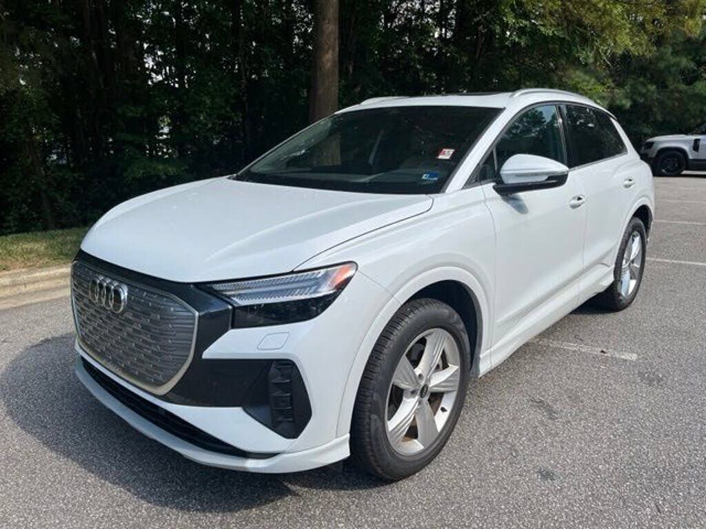 2022 AUDI Q4