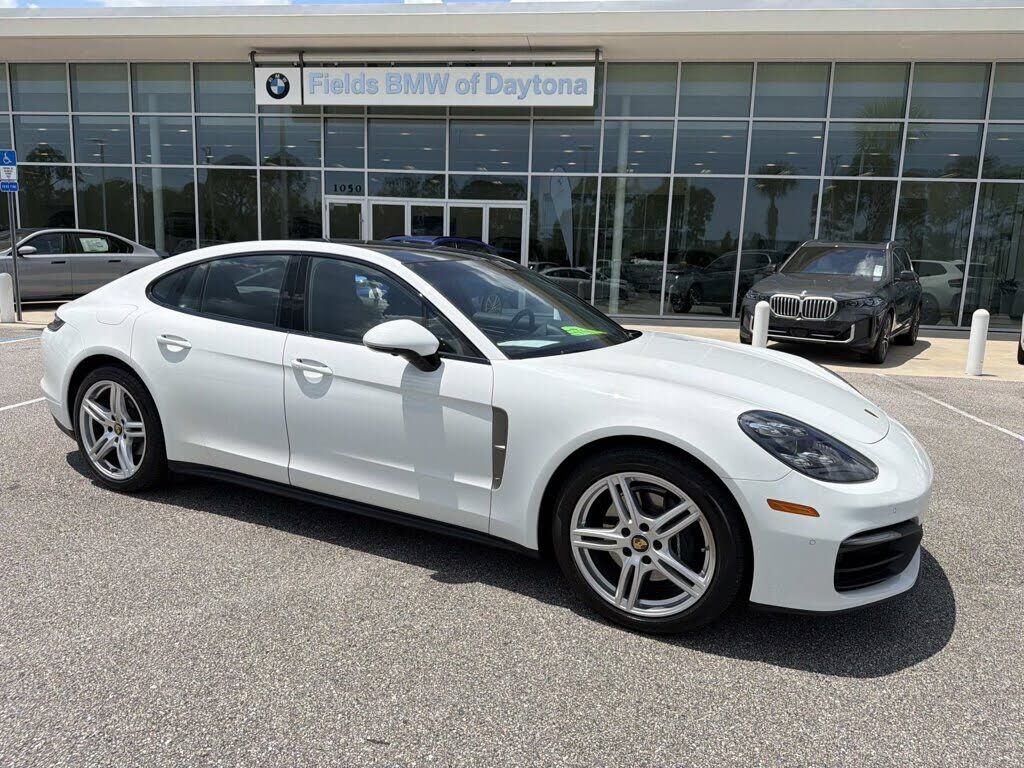 2022 PORSCHE Panamera