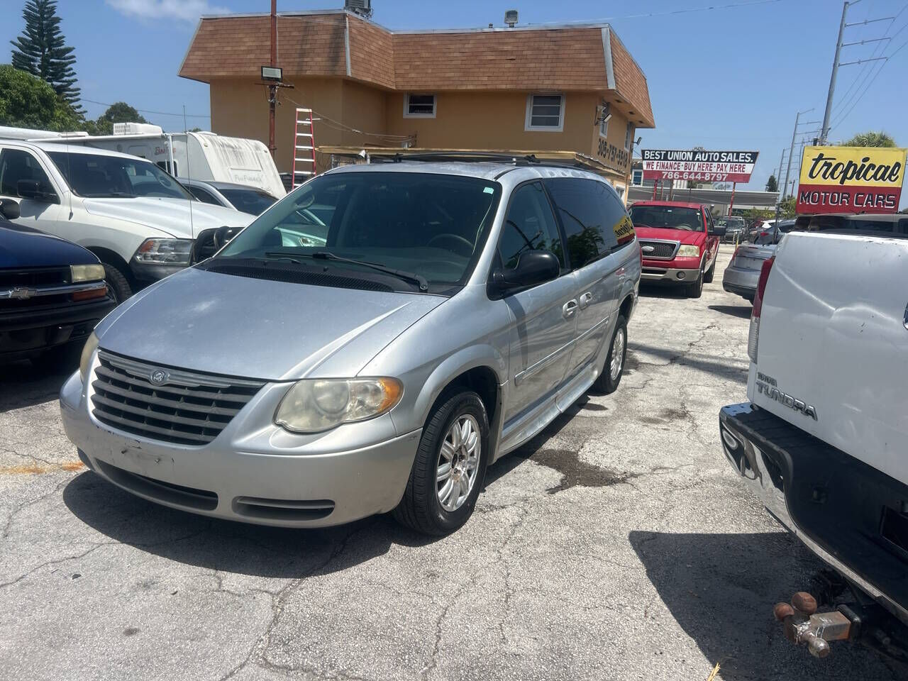 2005 CHRYSLER Town and Country