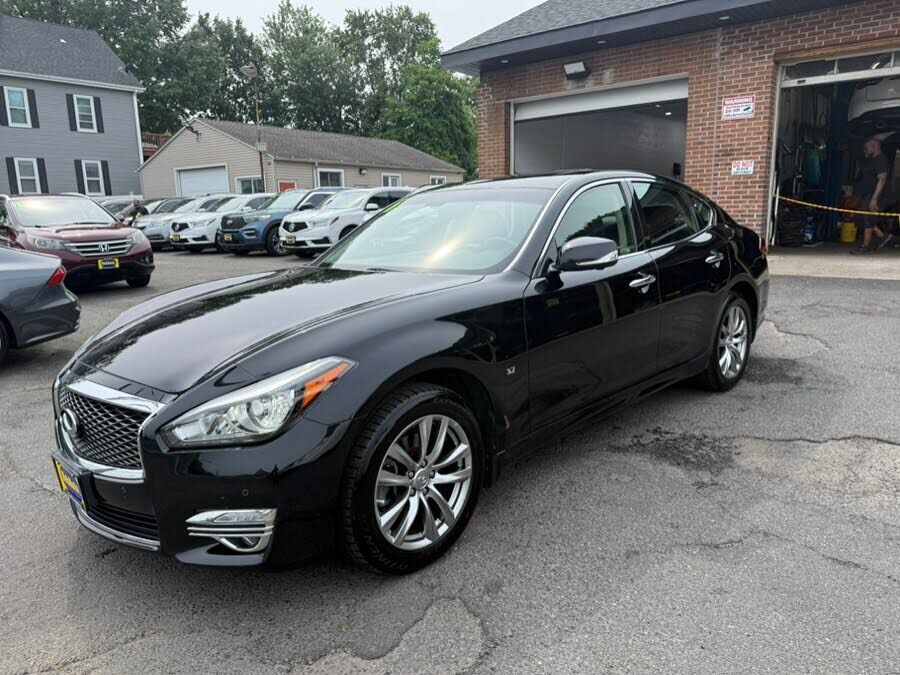 2016 INFINITI Q70