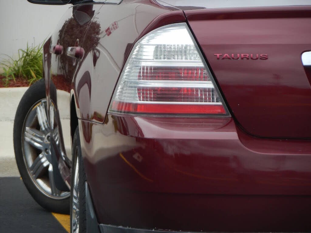 2008 FORD Taurus