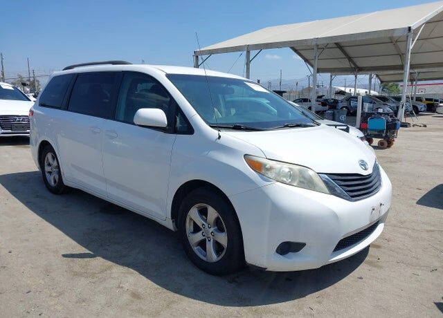 2012 TOYOTA Sienna