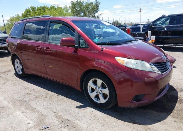 2014 TOYOTA Sienna