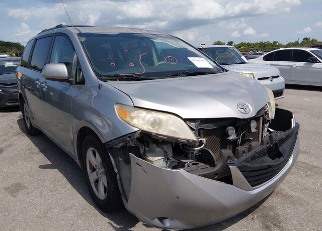 2012 TOYOTA Sienna