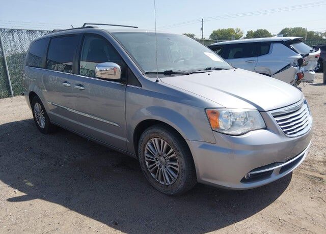 2015 CHRYSLER Town and Country