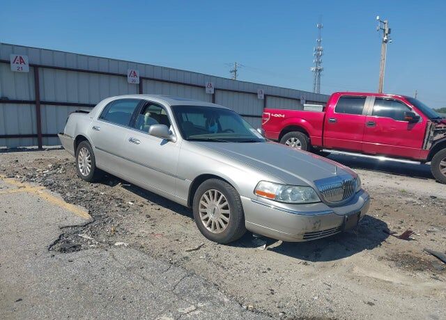 2004 LINCOLN Town Car