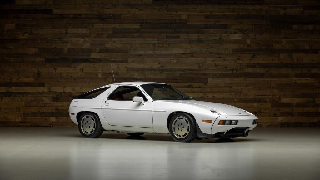 1984 PORSCHE 928