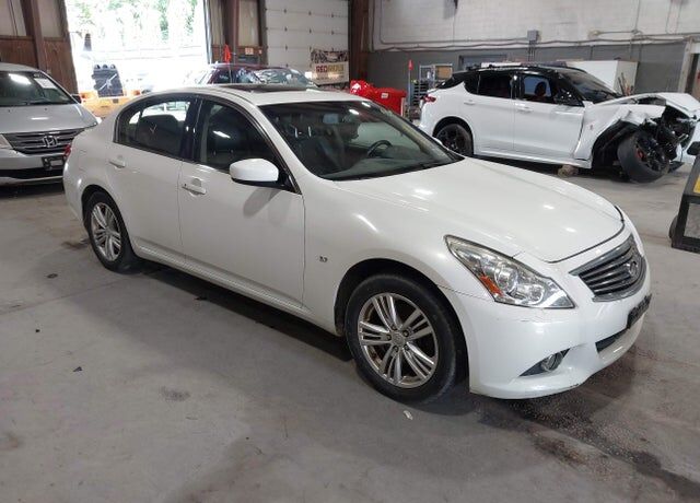 2015 INFINITI Q40