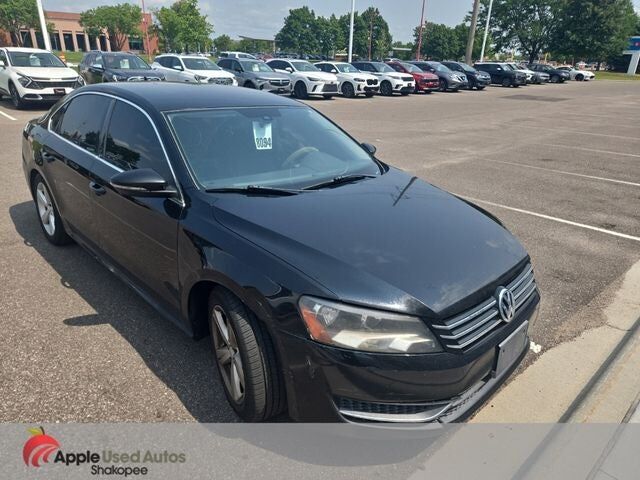 2012 VOLKSWAGEN Passat