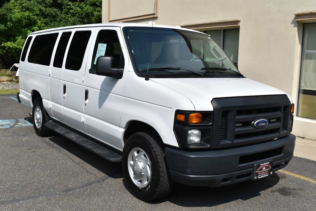 2013 FORD E-350