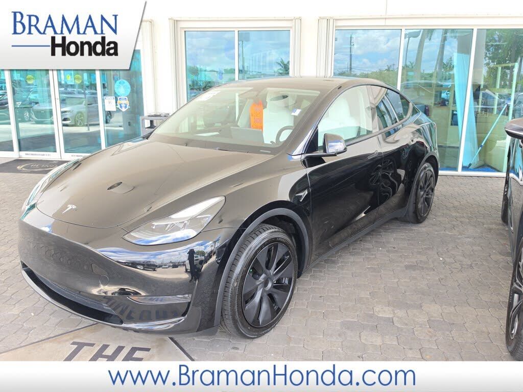 2025 TESLA Model Y