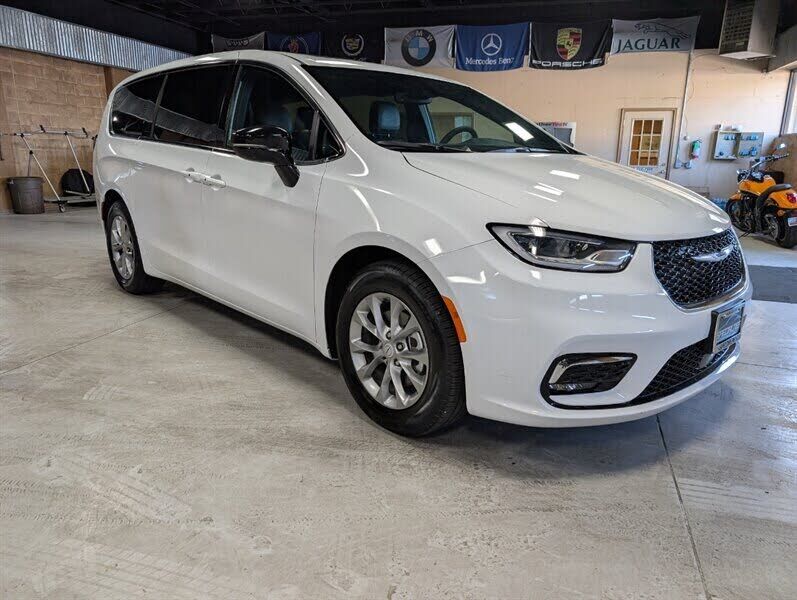2026 CHRYSLER Pacifica