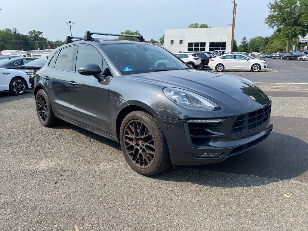 2018 PORSCHE Macan