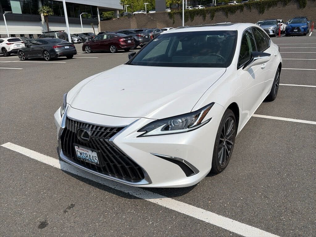 2024 LEXUS ES