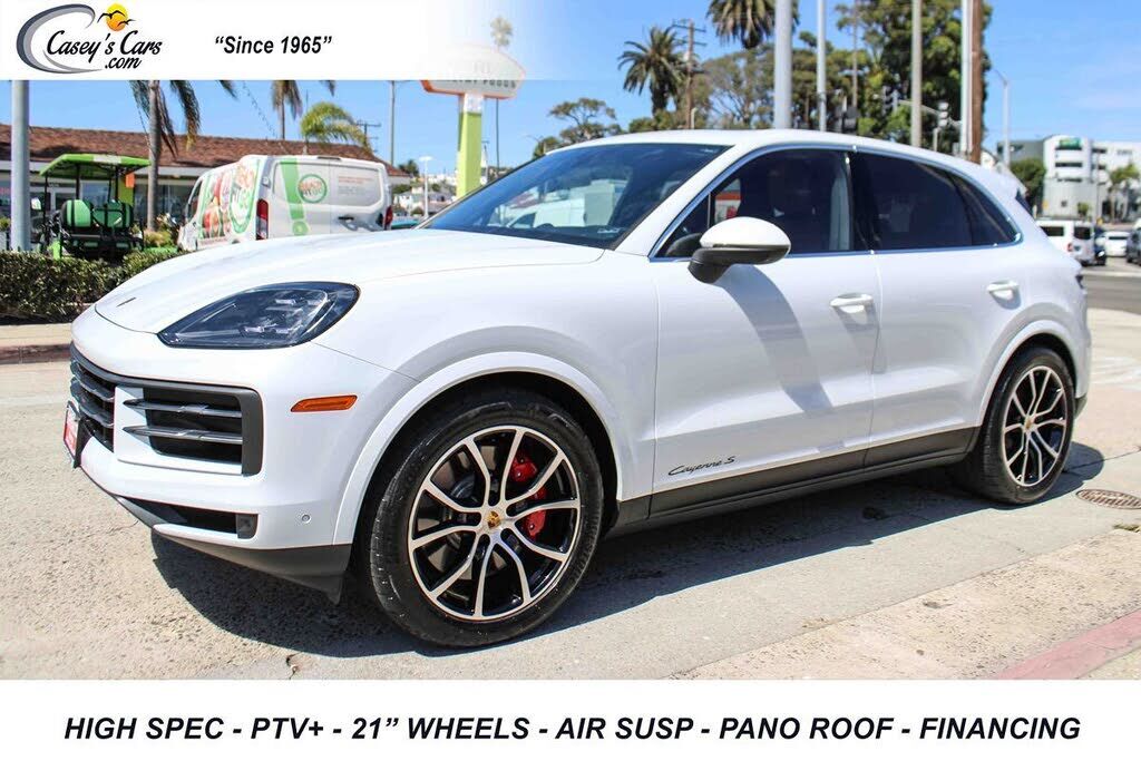 2024 PORSCHE Cayenne