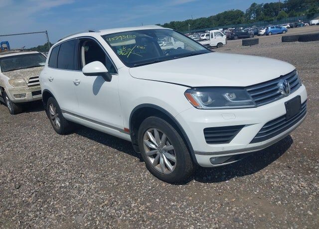 2016 VOLKSWAGEN Touareg