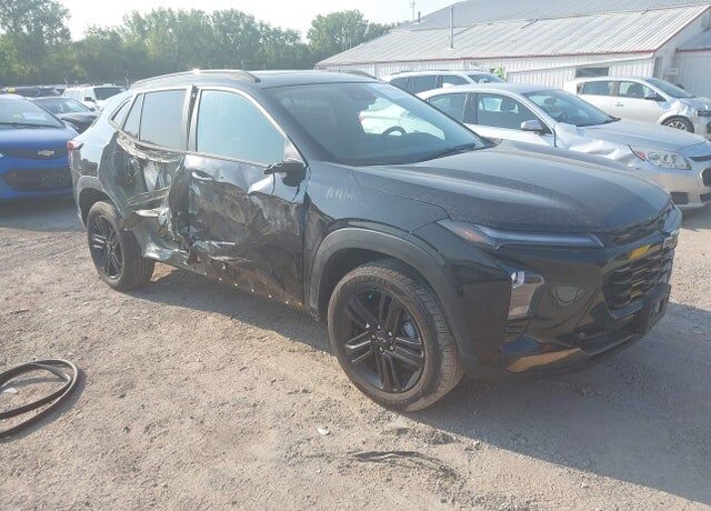 2025 CHEVROLET Trax