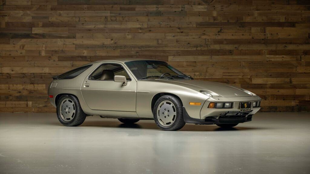 1984 PORSCHE 928