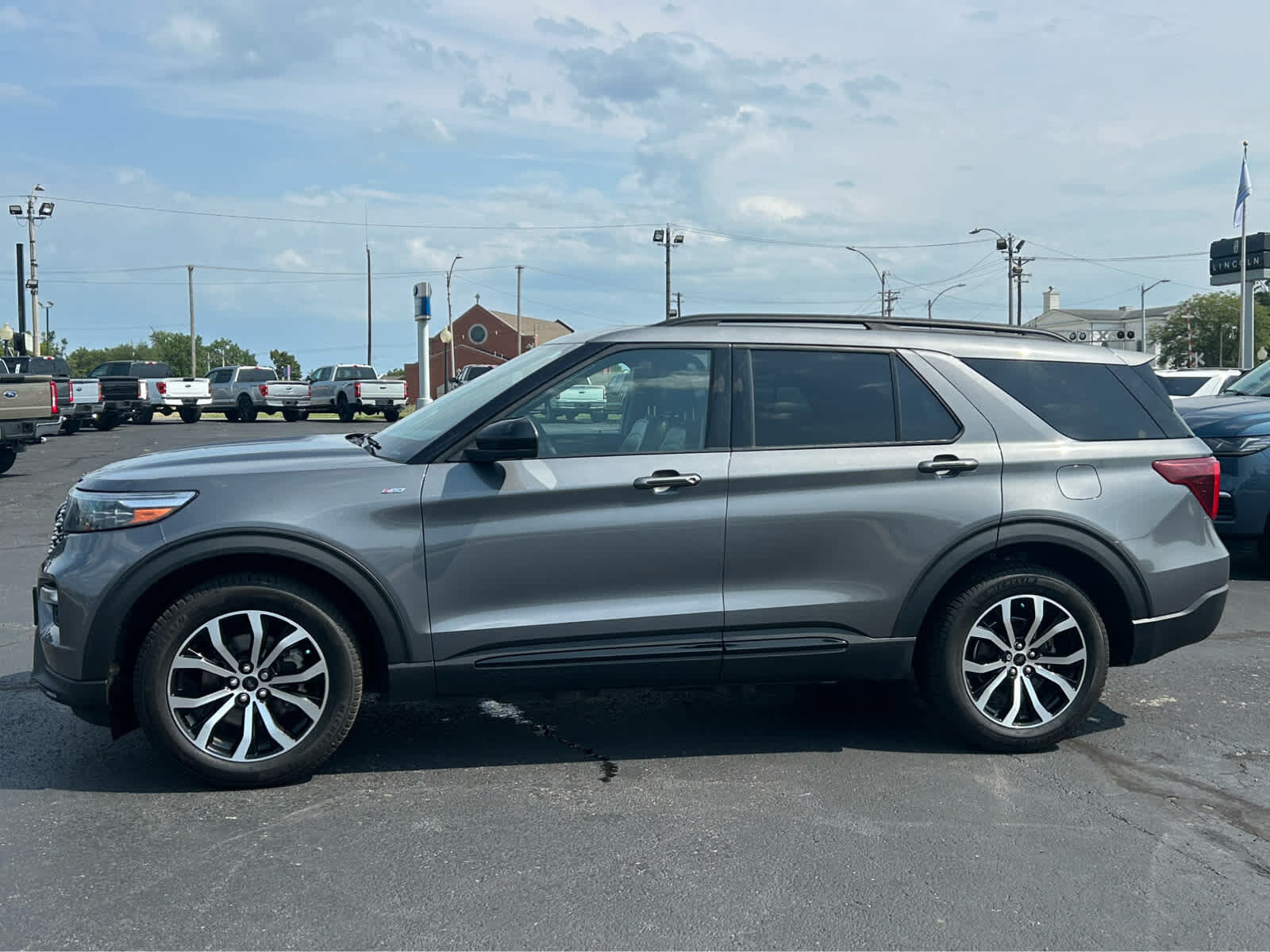 2022 FORD Explorer