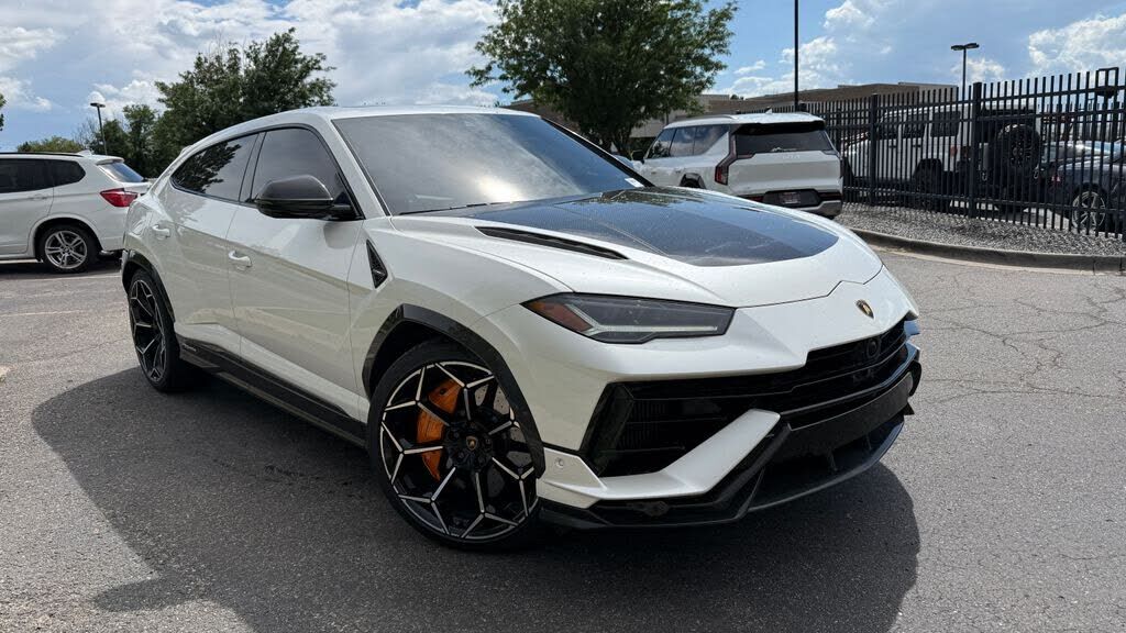 2024 LAMBORGHINI URUS