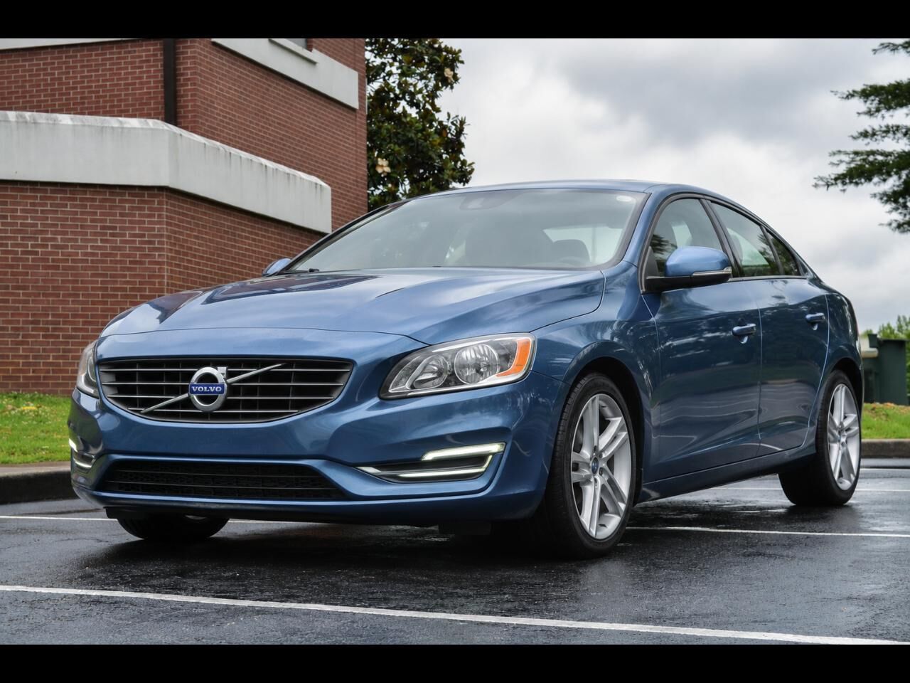 2015 VOLVO S60