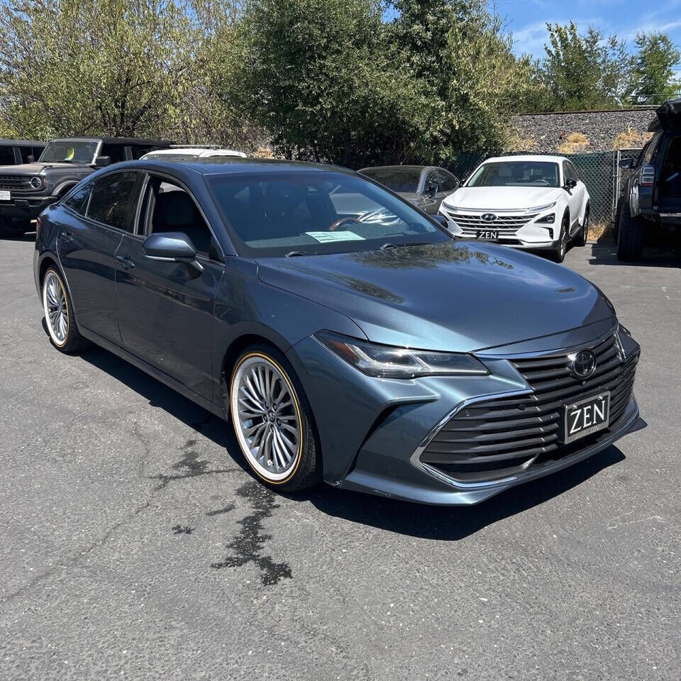 2019 TOYOTA Avalon