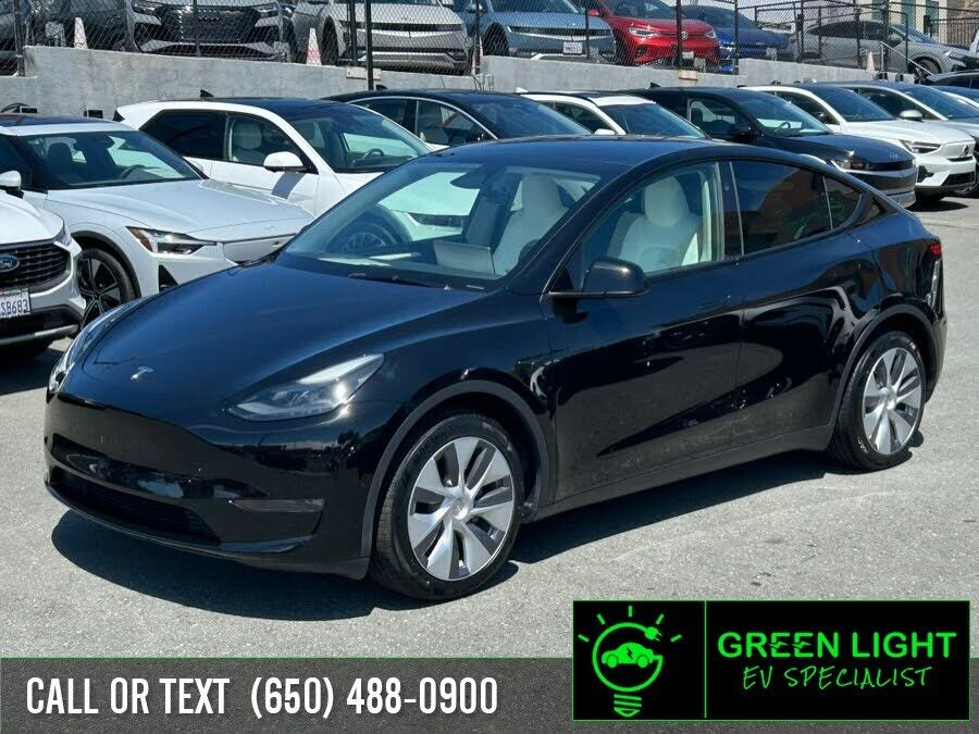 2024 TESLA Model Y